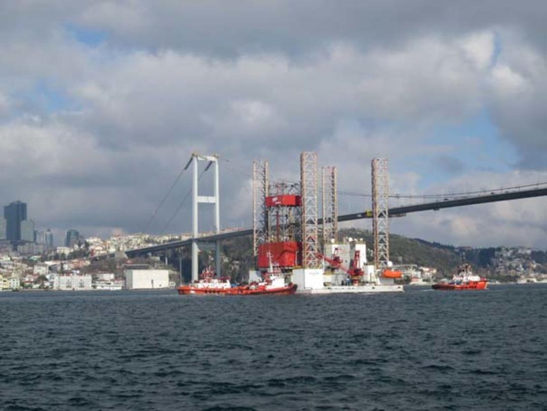 Dev platform Boğaz'dan b&ouml;yle ge&ccedil;ti