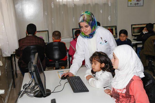 Tatili bilgisayar kullanmayı öğrenerek geçirdiler