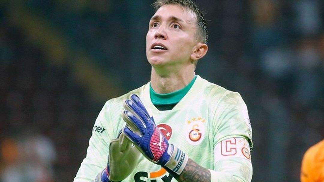 muslera-kararini-verdi-futbolu-birakiyor-mu