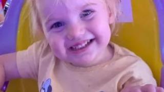 Sevgilisinin 2 yaşındaki kızını gözünü kırpmadan öldürdü! Cansız bedenini bebek arabasına koyup 3 gün boyunca gezdirdi