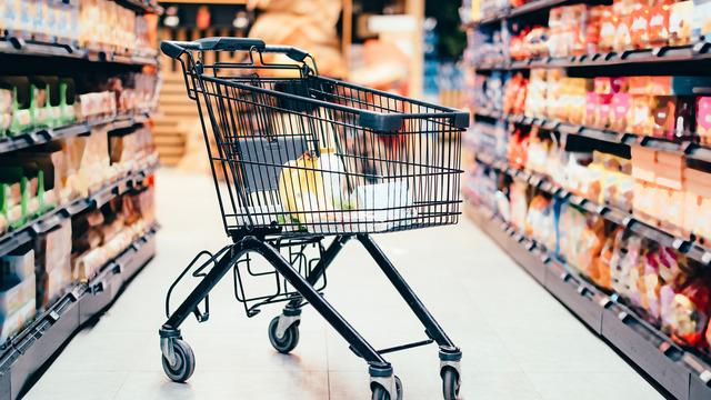 Peynir, sosis, çikolata... Hepsinin tarihi geçmiş ama raflarda! 3 zincir market şubesi mühürlendi