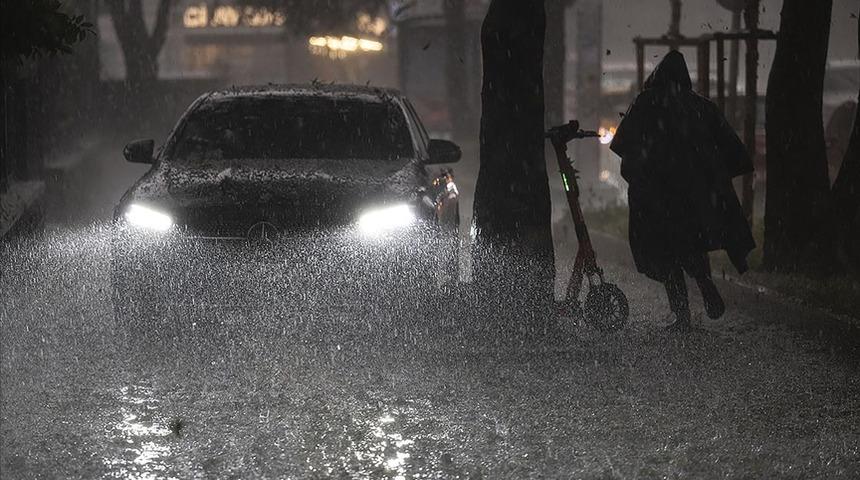 İstanbul'da beklenen sağanak alarmı: Meteoroloji'den kritik uyarı!