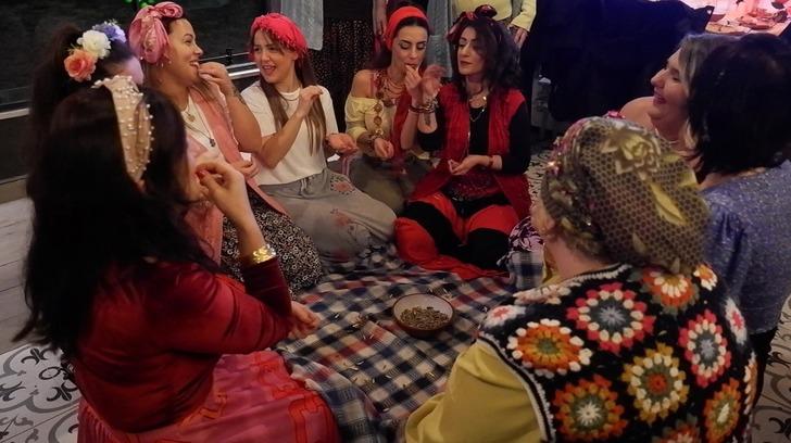 Edirne'de kadınların 'Şalvar Gecesi'! Toplu terapi seansı gibi eğlence... "Psikolog 3 bin lira, Roman gecesi 300 lira"  G2