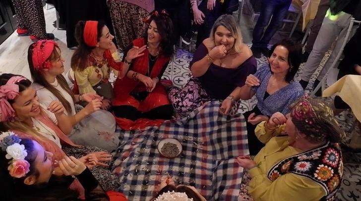 Edirne'de kadınların 'Şalvar Gecesi'! Toplu terapi seansı gibi eğlence... "Psikolog 3 bin lira, Roman gecesi 300 lira"  G3