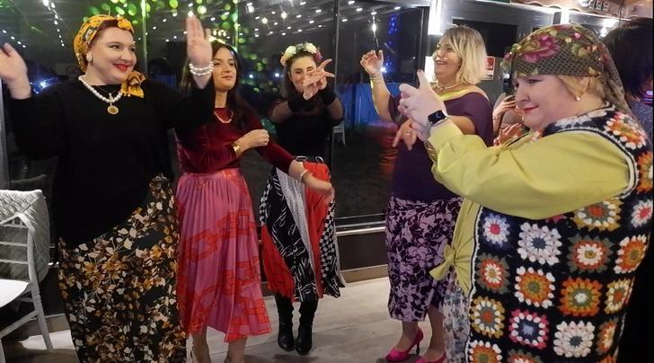 Edirne'de kadınların 'Şalvar Gecesi'! Toplu terapi seansı gibi eğlence... "Psikolog 3 bin lira, Roman gecesi 300 lira"  G5