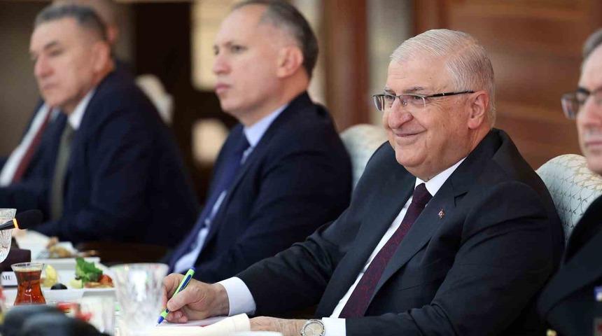 Suriye'deki yeni dönemde terör örgütüyle ilgili Bakan Güler'den çok konuşulacak mesajlar: "ABD’li dostlarımıza açık ve net şekilde ifade ettik" 