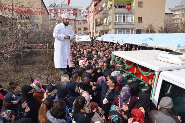 Şehit Uzman Çavuş Karaca'yı son yolculuğuna 3 bin kişi uğurladı