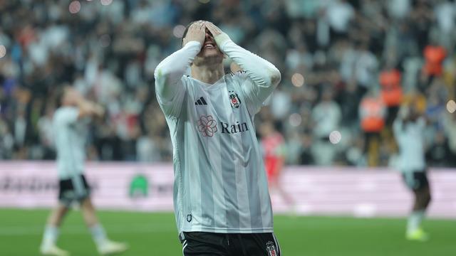 Beşiktaş'a Rashica'dan kötü haber! Kadrodan çıkartıldı...