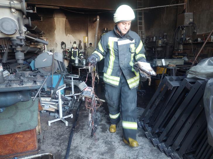 Sobadan sıçradı cayır cayır yandı! İş sahibinin kovada sakladığı 1 milyon TL kül oldu G1