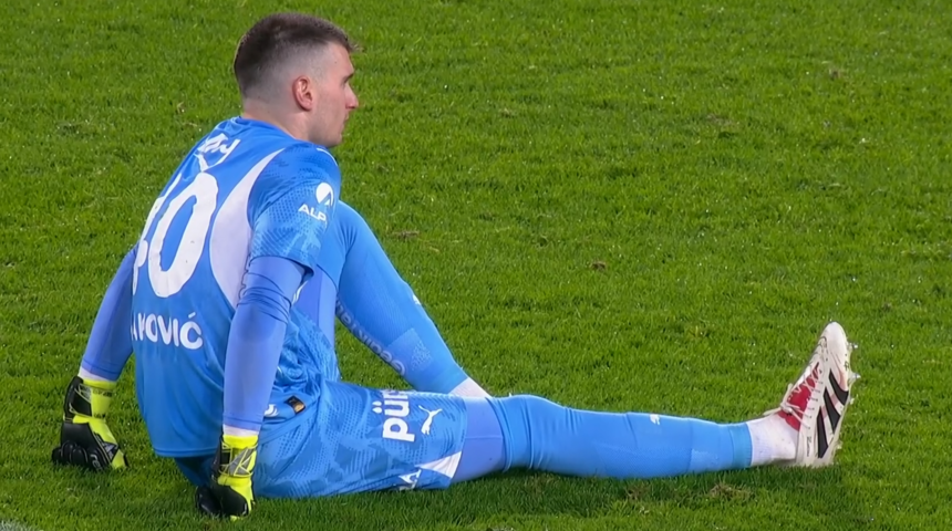 Fenerbahçe'ye Dominik Livakovic'ten kötü haber! Başakşehir karşısında devam edemedi... Kale genç file bekçisi Ertuğrul'a emanet! 