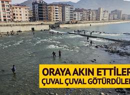 Herkes oraya akın etti! Çuval çuval götüren bile var: 'Akşam haberlerde izledim, sabah erkenden buraya geldim'