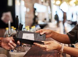 Suçlu öğrenciler oldu! 'Biz de çok mağdur oluyoruz' diyerek harcama limiti uygulamasının nedenini açıkladı