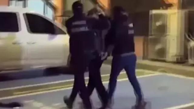 Klibindeki görüntüler başını yaktı! Ünlü rapçi Sansar Salvo tutuklandı... Evinde de uyuşturucu çıktı! İlk görüntüler geldi