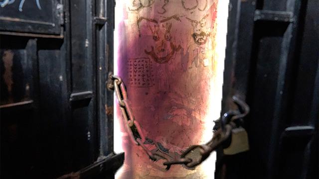 Tüyler ürperten işkence merkezinin duvarlarında Türkçe yazılar: Cimbom GS, Canım memleketim 34 İstanbul... 