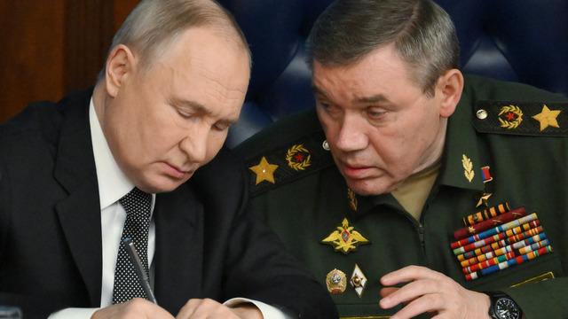 Putin,  'en güçlü' silahlarının üretimine başlayacaklarını açıklayarak ABD'ye gözdağı verdi: Bizi kırmızı çizgiye itiyorlar