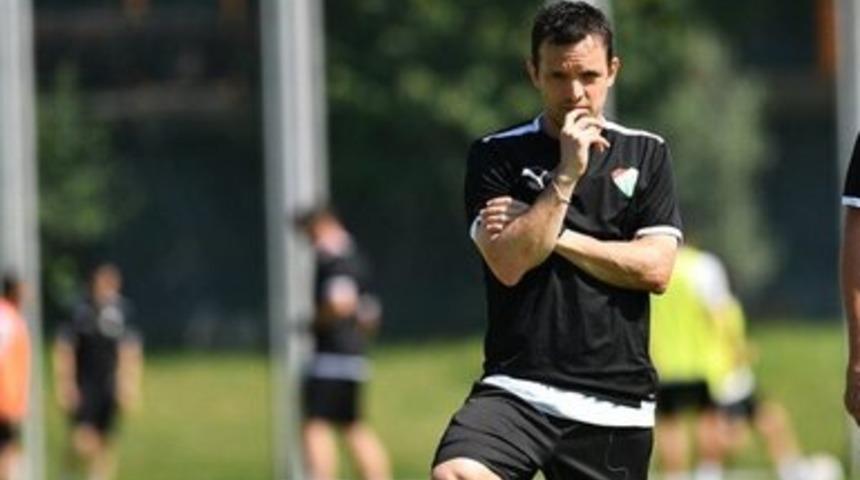 11 puan farkla liderdi... Bursaspor, sürpriz bir şekilde Batalla ile yollarını ayırdı!