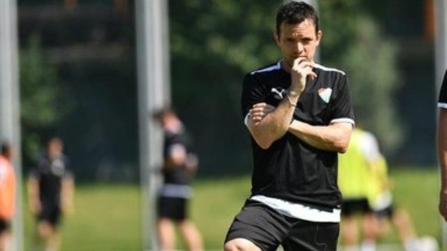 11 puan farkla liderdi... Bursaspor, sürpriz bir şekilde Batalla ile yollarını ayırdı!