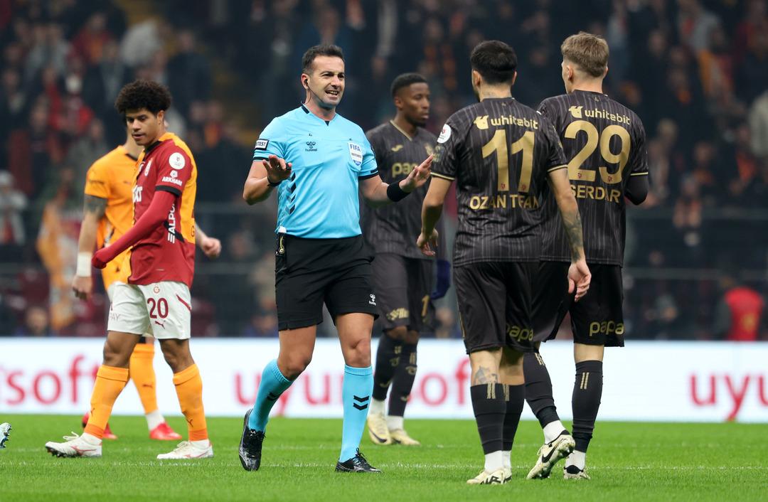 472592_GALATASARAY-–-TRABZONSPOR-MACI-FOTO-HUS