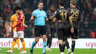 Trabzonspor, Galatasaray maçının devre arasında hakemleri hedef aldı! Bazı zekalar için... paylaşımı mücadelenin önüne geçti...