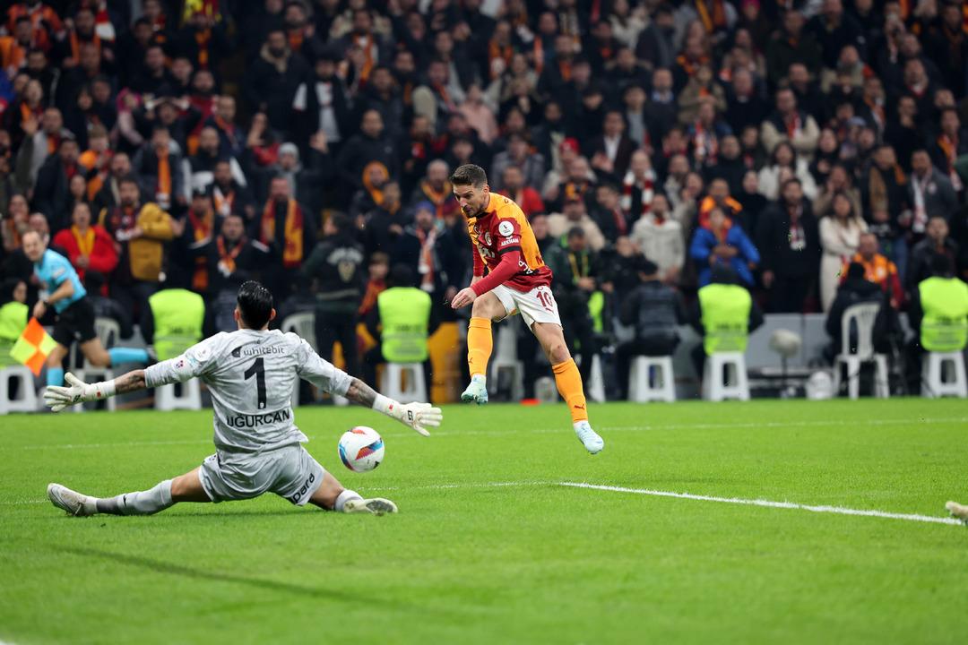 472586_GALATASARAY-–-TRABZONSPOR-MACI-FOTO-SER