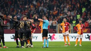 Trabzonsporlu futbolcular mağlubiyetin ardından hep bir ağızdan isyan etti! Galatasaray'ın kazandığı pozisyonda penaltı yok!