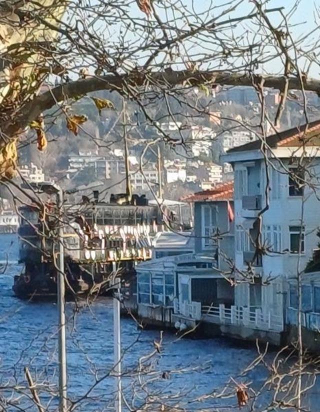 İstanbul'da tur teknesinde yangın çıktı