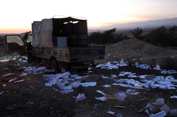 Suriye iç savaşının gizli yüzü: Esad rejimi askerlerinin belgeleri ortaya çıktı! Hepsi yol kenarında terk edilmiş halde bulundu... G3
