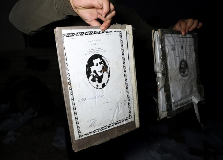 Suriye iç savaşının gizli yüzü: Esad rejimi askerlerinin belgeleri ortaya çıktı! Hepsi yol kenarında terk edilmiş halde bulundu... G1