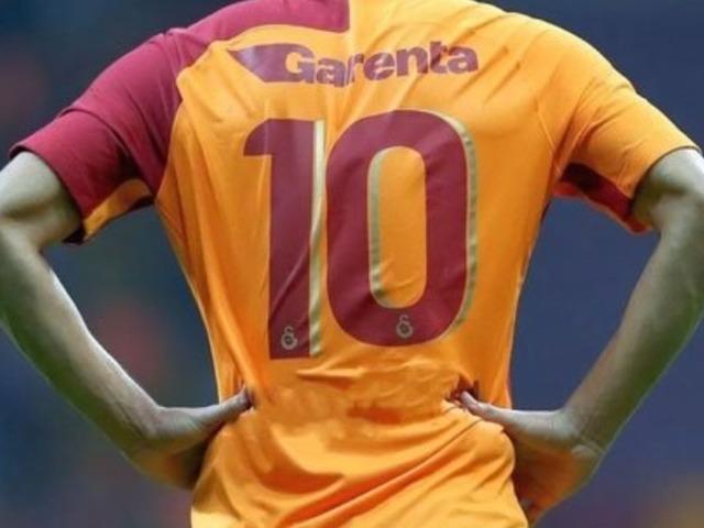 Meğer derbide tribündeymiş! Galatasaray transferde durmuyor... Osimhen'i bile unutturacak hamle! İşte Sarı-Kırmızılılar'ın yeni 10 numarası