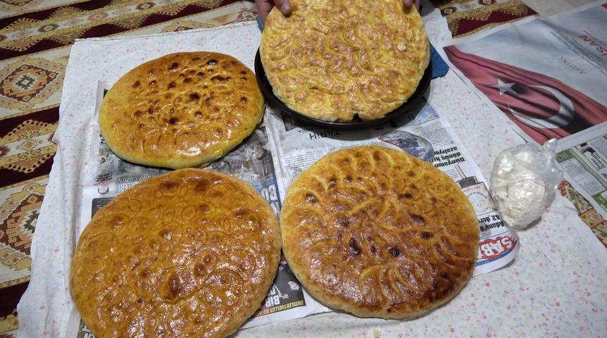 Yozgat'ın meşhur lezzeti kömbe geleneksel lezzetiyle kalabalık sofraları süslüyor