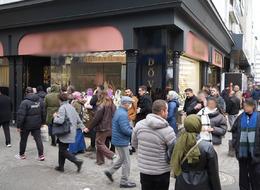 Tüm il o döviz bürosuna akın etti! Önünde kuyruk oluştu... Sebebini böyle açıkladılar