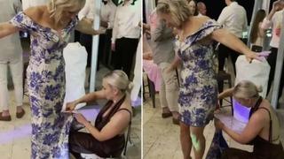 Düğünün ortasında kayınvalideye sıkıntı bastı! Elbisesinden kurtulmak istedi... O anlar sosyal medyanın ilgisini çekti: Modacısını yanında getirmiş