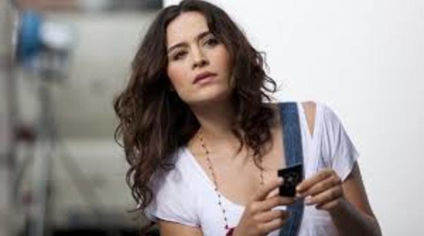 Başrolünde Belçim Bilgin'in yer aldığı 'Bağlantı Hatası' filminden ilk tanıtım yayınlandı