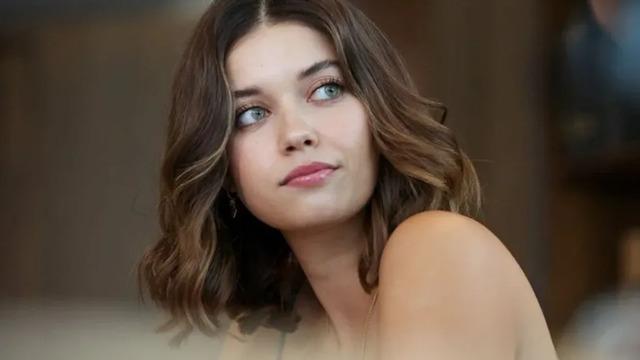 İstemediği sahneyi fragmanda görünce kendini tutamadı! Afra Saraçoğlu'nun tepkisi gündem oldu! 