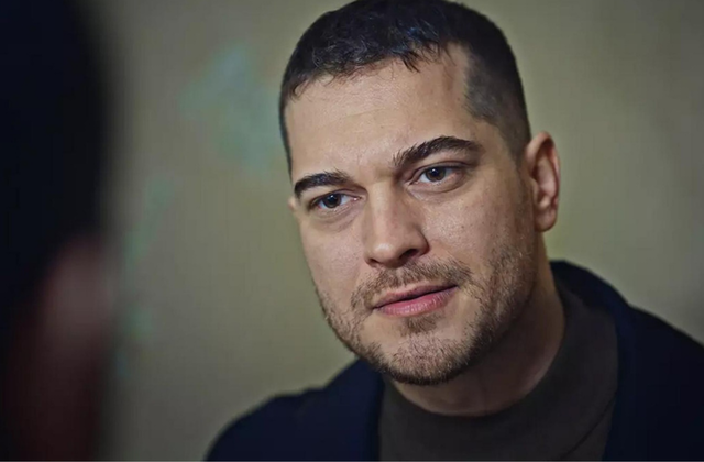 Çağatay Ulusoy o güzel oyuncuyla aşk yaşıyor! Duyanlar şaştı kaldı! Yılın aşk bombası...