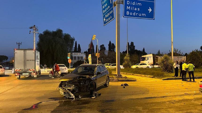 Aydın'da hafif ticari araç ile cipin çarpıştığı kazada 5 kişi yaralandı