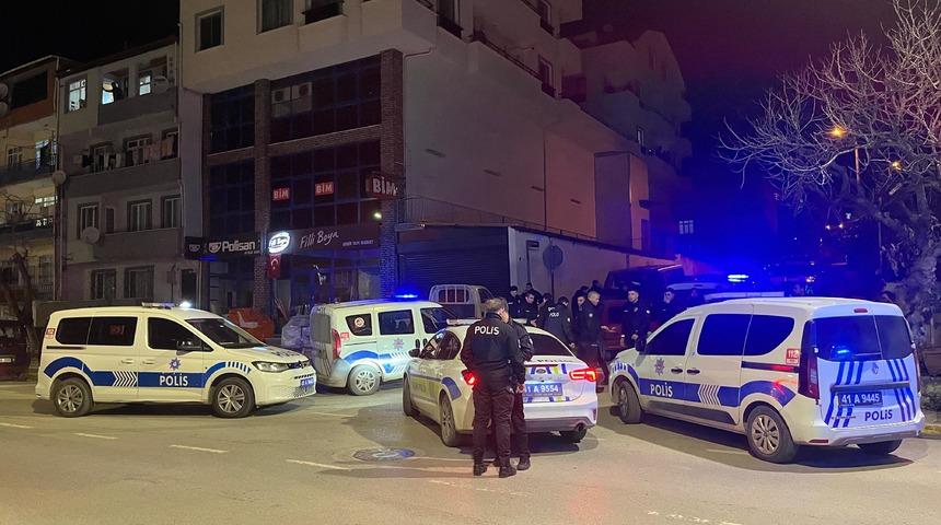 Kocaeli'de drift yapan alkollü sürücü kovalamaca sonucu polis aracına çarptı