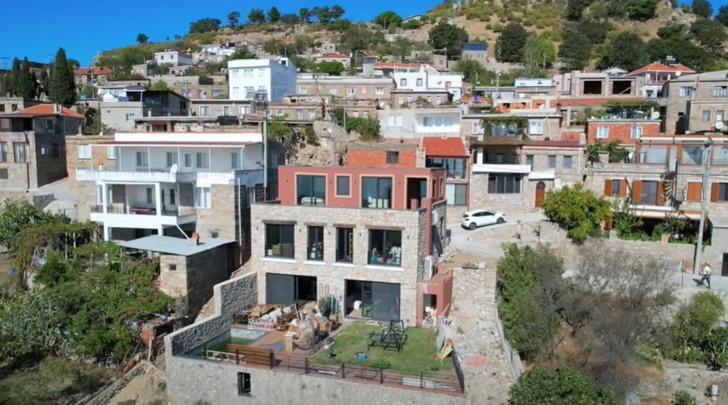 Boşanmanın ardından tüm hayatı değişti! Ceyda Düvenci doğanın içindeki köye taş ev yaptırdı! Görenler hayran kaldı G2