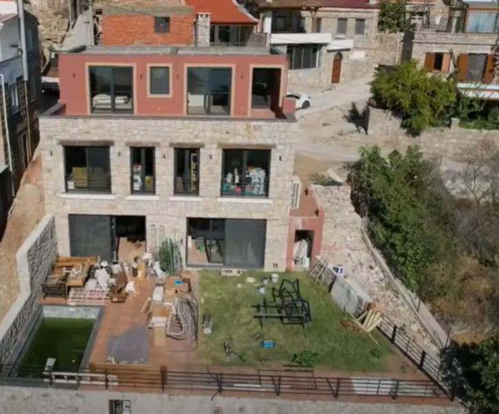 Boşanmanın ardından tüm hayatı değişti! Ceyda Düvenci doğanın içindeki köye taş ev yaptırdı! Görenler hayran kaldı G3