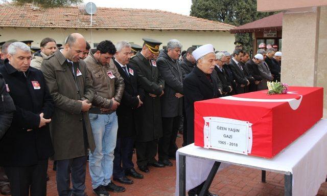 Vefat eden Güneydoğu gazisi askeri törenle toprağa verildi