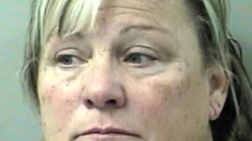 3 yaşındaki özel gereksinimli öğrencisine resmen işkence yaptı! Önce koluna vurdu, ağlarken öğle yemeğini çöpe attı