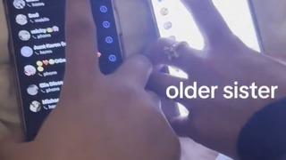 Akıma anne dokunuşu! İki kardeş aynı anda annelerini aradı... Ortaya eğlenceli görüntüler çıktı