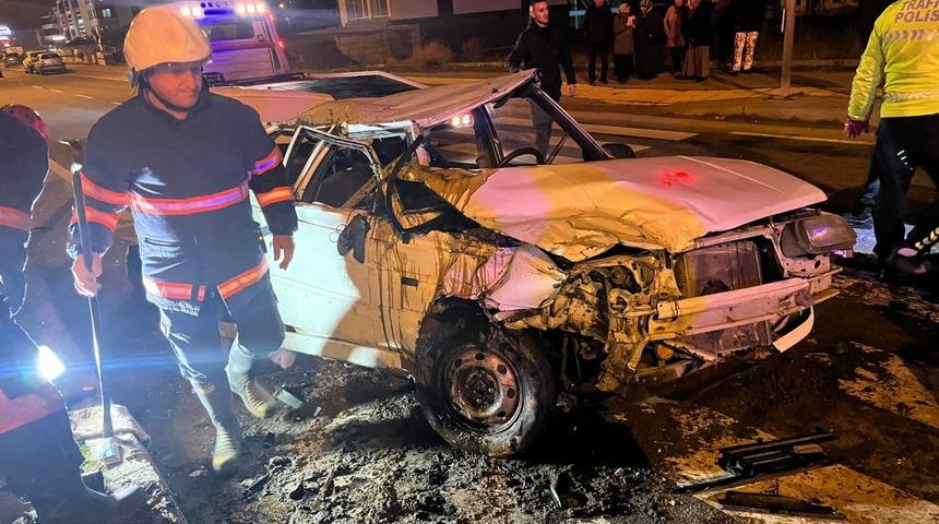 Sakarya'da iki otomobilin çarpıştığı kazada 4 kişi yaralandı