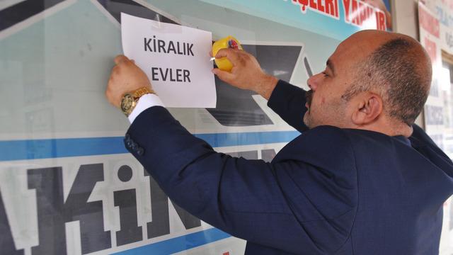 '20 binlik kiralar 10 bine düştü! 2 milyonluk evler 1,5 milyon' En çok o ilçede hissedildi, yana yakıla arıyorlar
