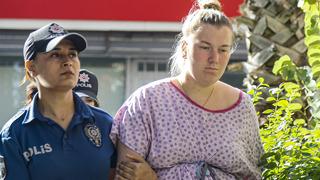 Bebeğini klozete bırakan anne hakkında karar! Bebeğe kayyım atandı 