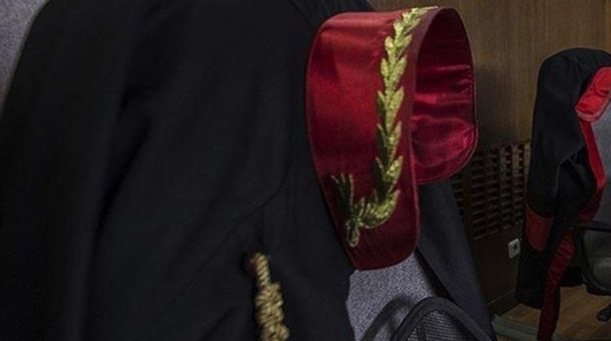 Gözaltı kararı olmamasına rağmen serbest bırakmadı! Keyfi gözaltı veren savcıya hapis cezası: Meslekten ihraç edildi