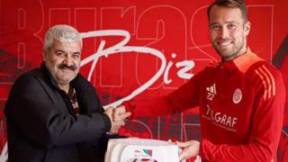 Çektiği şut sandalyesini kırmıştı... Antalyasporlu Van de Streek güvenlik görevlisiyle buluştu