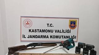 Kastamonu'da kaçak kazı yapan 2 kişi suçüstü yakalandı