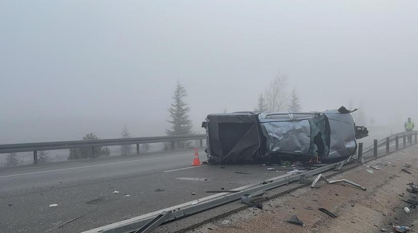 Afyonkarahisar'da devrilen kamyonetteki 4 kişi yaralandı