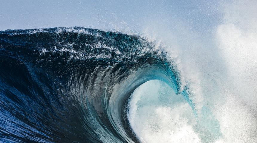 Rüyada büyük dalga görmek ne anlama gelir? Rüyada büyük dalgaların üstünde yüzmek neye işaret ve neye yorumlanır?